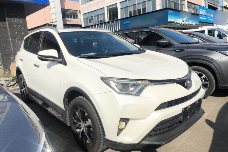 Used Toyota RAV4 2016 2.0L CVT Two-Wheel Drive Fashion Edition China V Standard
