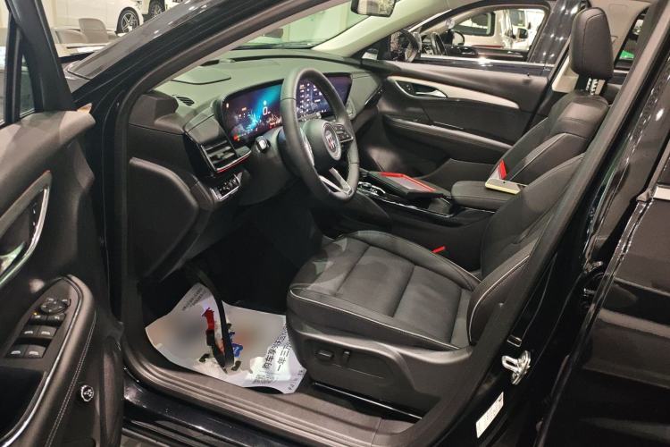 Used Buick Envision 2025 Encore Plus 28T Two-Wheel-Drive Platinum Edition
