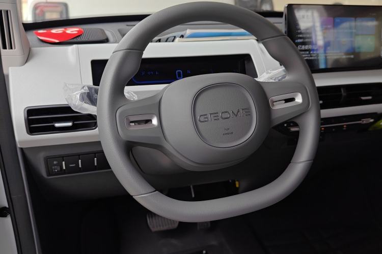 Used Geely Galaxy Panda 2024 Panda Mini 200km Endurance Bear Steering Wheel