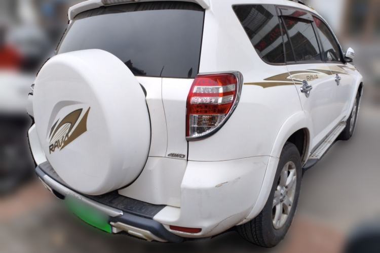 Used Toyota RAV4 2012 Luxurious 2.4L Automatic 4x4 with Stylish Features
