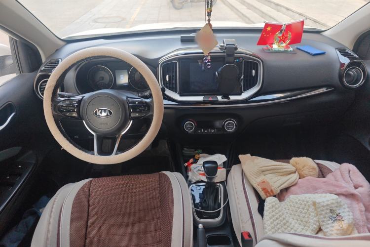 Used Kia kx1 Stonic 2019 1.4L Automatic Fun Edition China VI Center Console