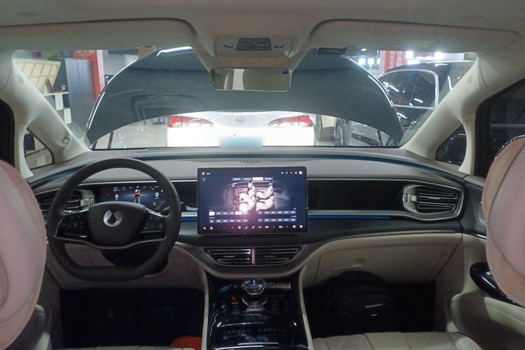 Used Denza D9 2024 DM-i 980 Four-Wheel Drive Flagship Model
