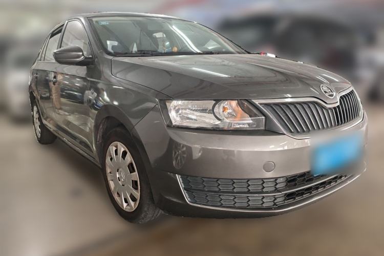 Used Skoda Rapid Spaceback 2014 1.6L Automatic Enjoyment Edition Front Right 45 Deg