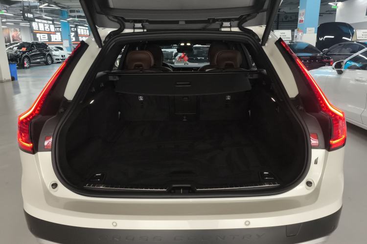 Used Volvo V90 2024 Cross Country B5 AWD Prestige Edition