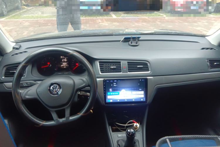 Used Volkswagen Lavida 2017 1.6L Manual Fashion Edition Center Console