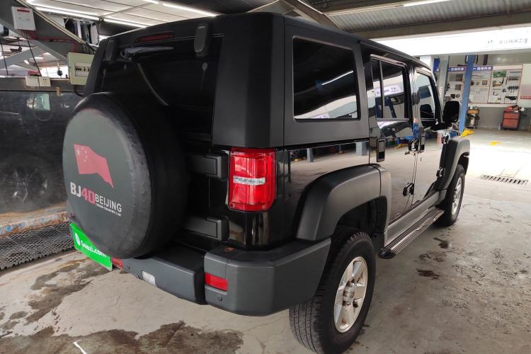 Used BAIC Off-Road BJ40 2016 40L 2.0T Manual Two-Wheel Drive Luxury Edition
