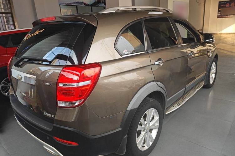 Used Chevrolet Captiva 2015 2.4L 4x4 Flagship Edition 7-Seater
