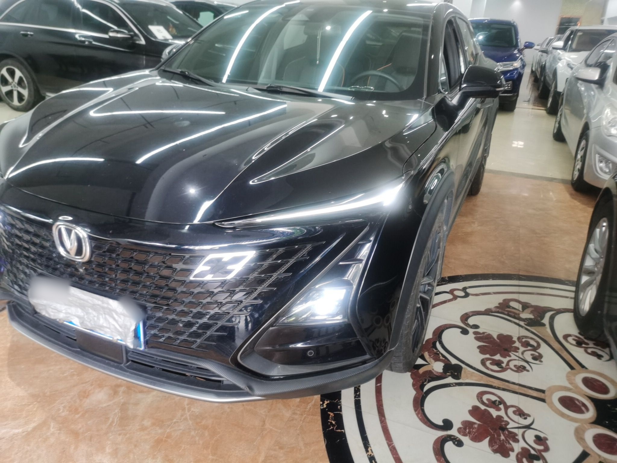 Под передней частью автомобиля