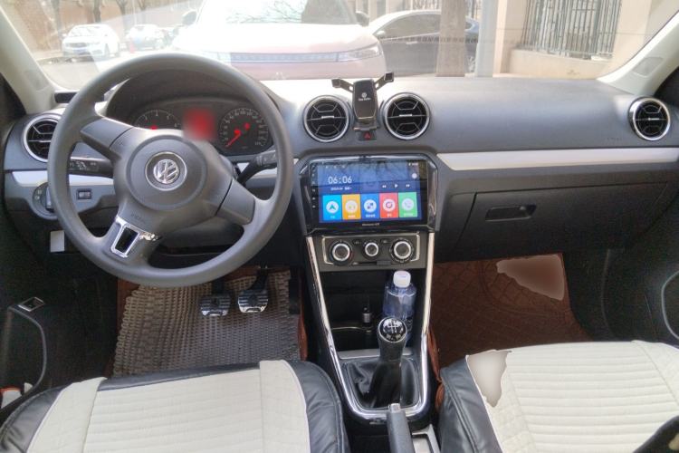 Used Volkswagen Jetta 2013 1.6L Manual Comfort Model Center Console