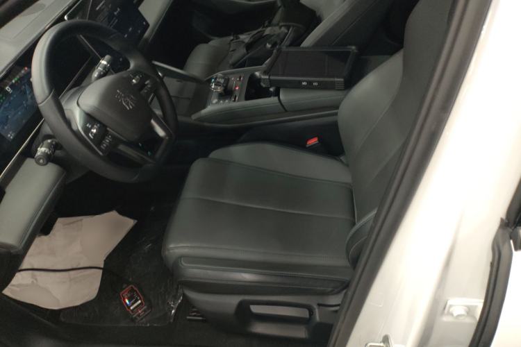 Used BYD Qin L 2025 DM-i Smart Drive 80KM Leading Model
