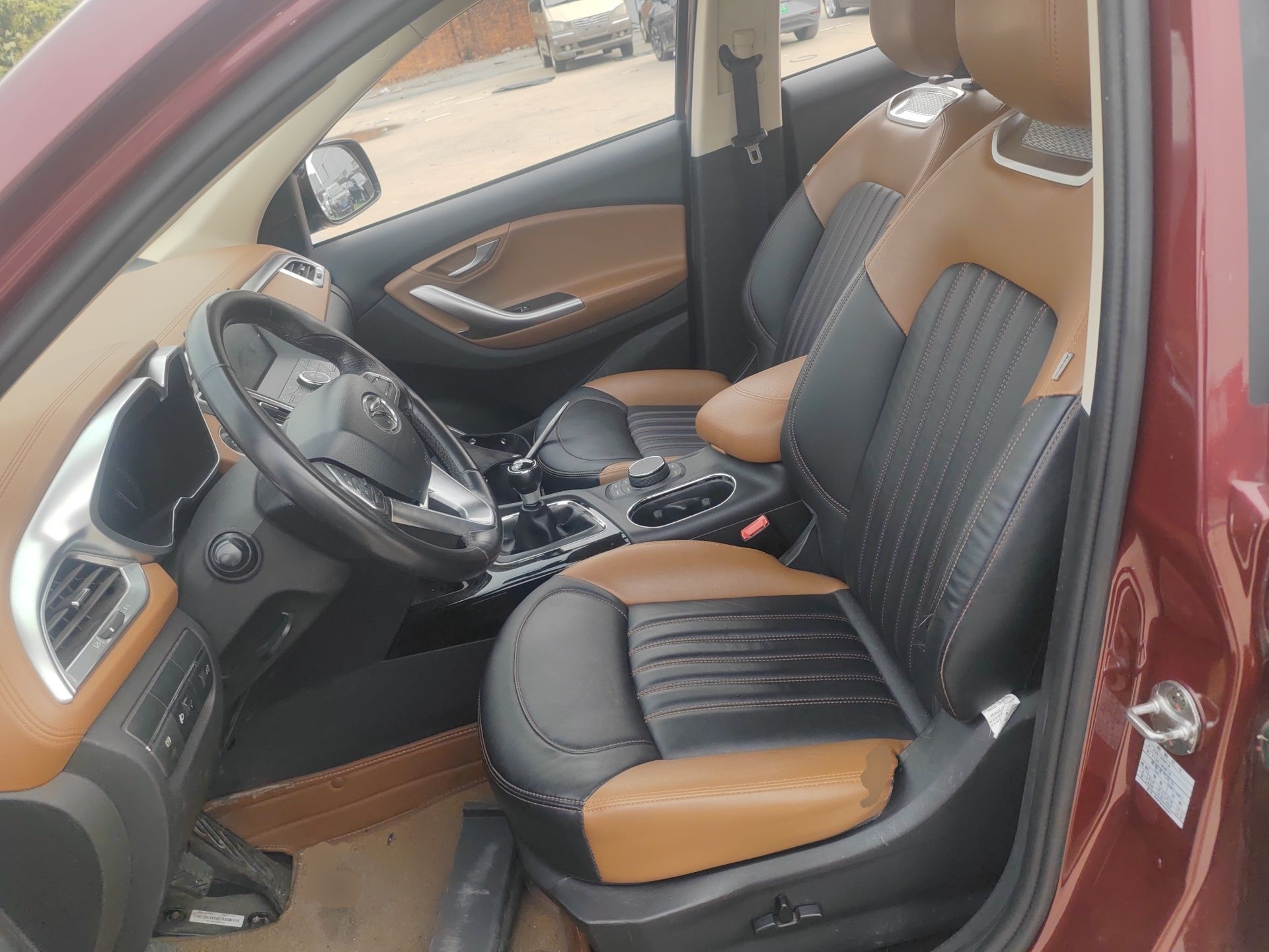 Переднее сиденье в автомобиле