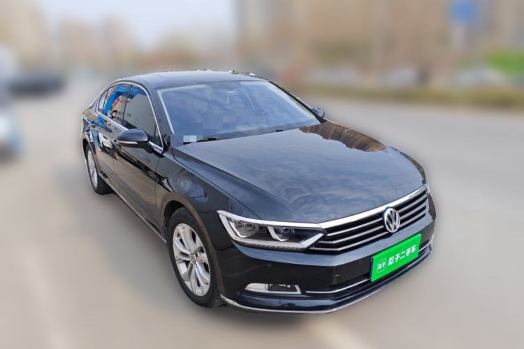 Used Volkswagen Magotan 2018 Facelift 330TSI DSG Luxury Model Front Right 45 Deg