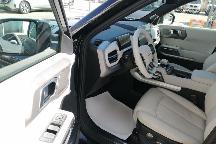 Used Formula Leopard Titanium 3 2025 501 km Four-Wheel Drive Drone Edition Driver Seat