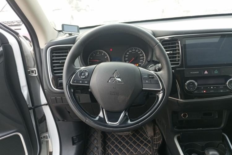 Used Mitsubishi Outlander 2018 2.0L Two-Wheel Drive Glory Edition 5 Seats