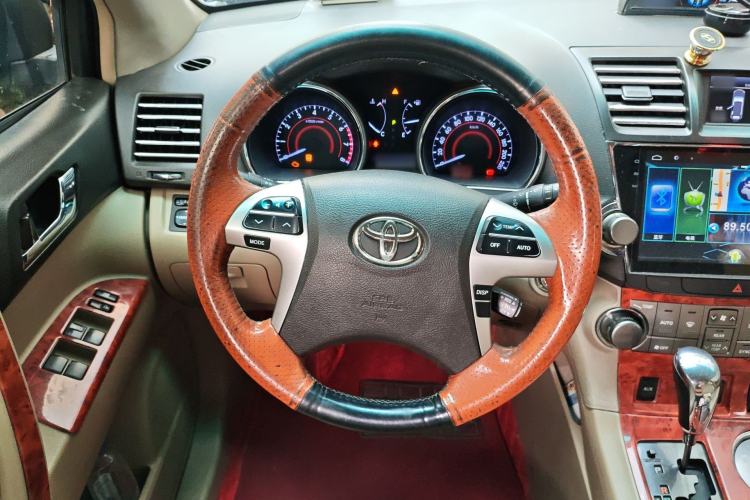 Used Toyota Highlander 2012 2.7L Two-Wheel Drive 7-Seater Luxury Edition
