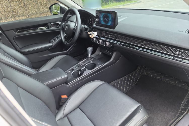 Used Honda Civic 2022 240TURBO CVT Dynamic Edition Interior 10