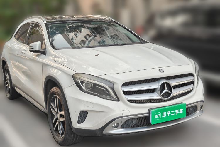 Used Mercedes-Benz GLA 2015 GLA 220 4MATIC Fashion Model Front Right 45 Deg