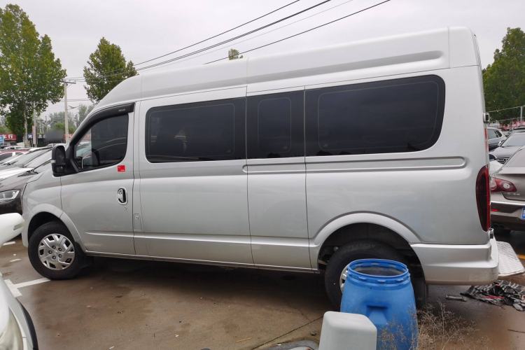 Used SAIC MAXUS Xintu V80 2023 2.0T Manual Classic Aoyuntong Long Wheelbase Mid-Height 6/7/8/9-Seater