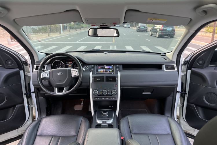 Used Land Rover Discovery Sport 2018 240 PS HSE Version Interior 2