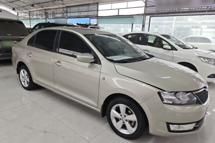 Used Skoda Rapid 2015 1.6L Manual Smart Selection Model Front Right 45 Deg