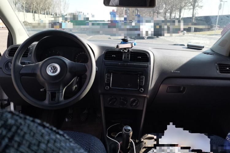 Used Volkswagen Polo 2013 1.4L Manual Fashion Edition Center Console