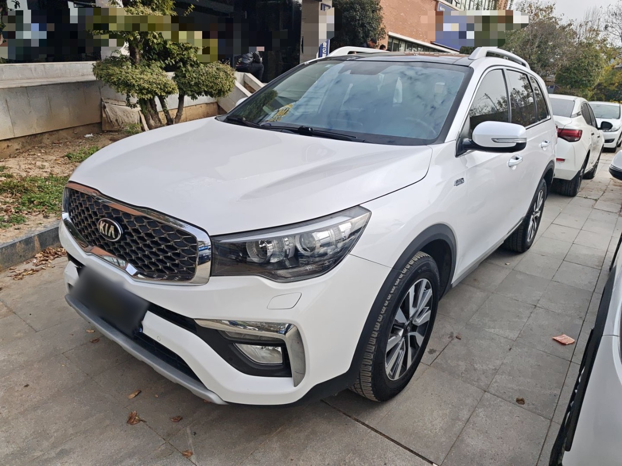 Под передней частью автомобиля