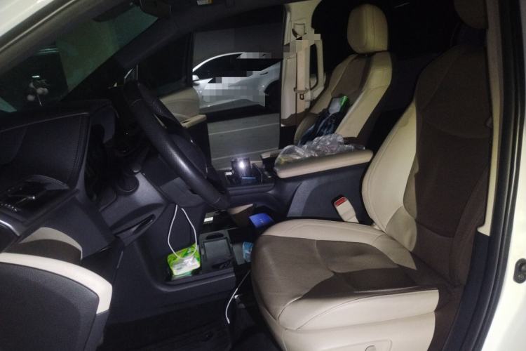 Used Toyota Granvia 2022 2.5L Hybrid Prestige Edition
