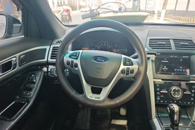 Used Ford Explorer 2013 3.5L Deluxe Model
