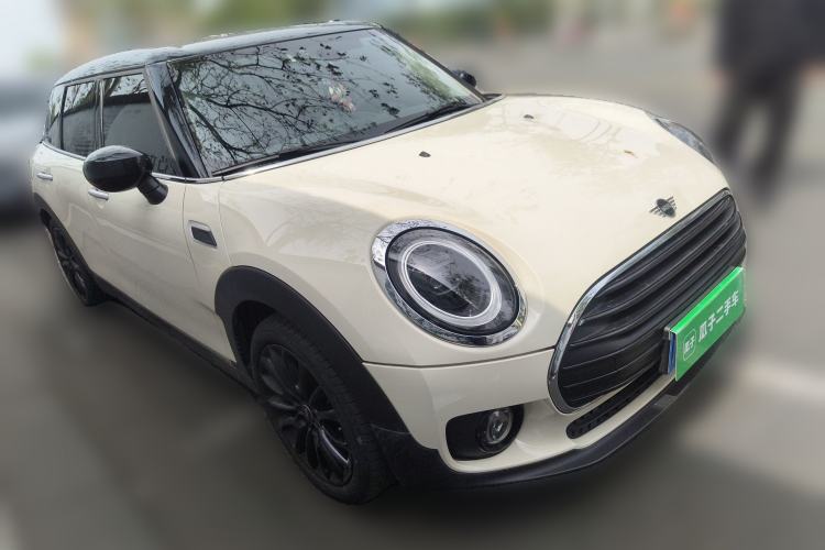 Used MINI Clubman 2022 Updated 1.5T ONE Front Right 45 Deg