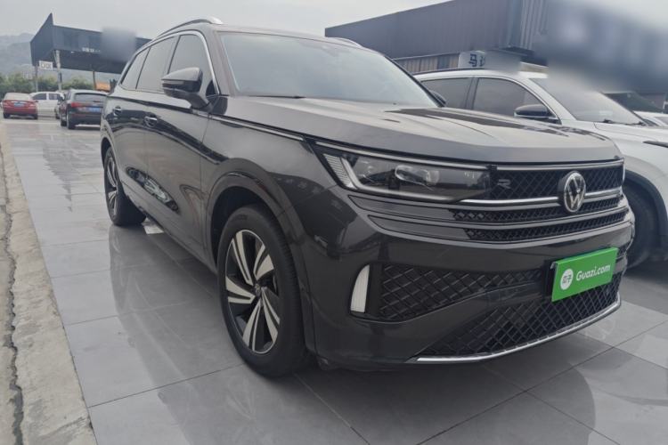 Used Volkswagen Tavendor 2024 380TSI All-Wheel Drive R-Line Cruise Edition Front Right 45 Deg