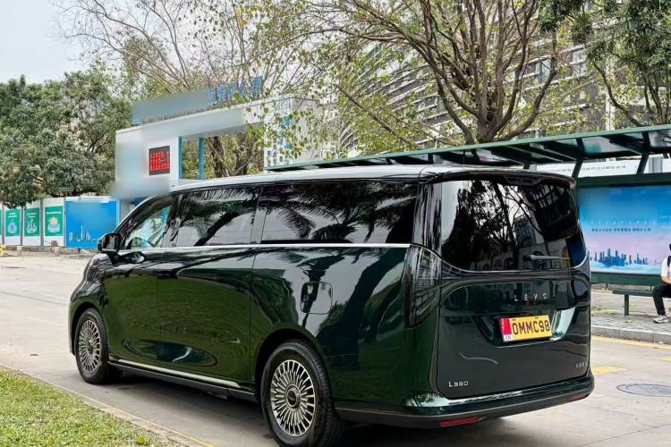 Used Geely Galaxy LEVC L380 2025 805 km Flagship Version All-Wheel Drive Exterior 2