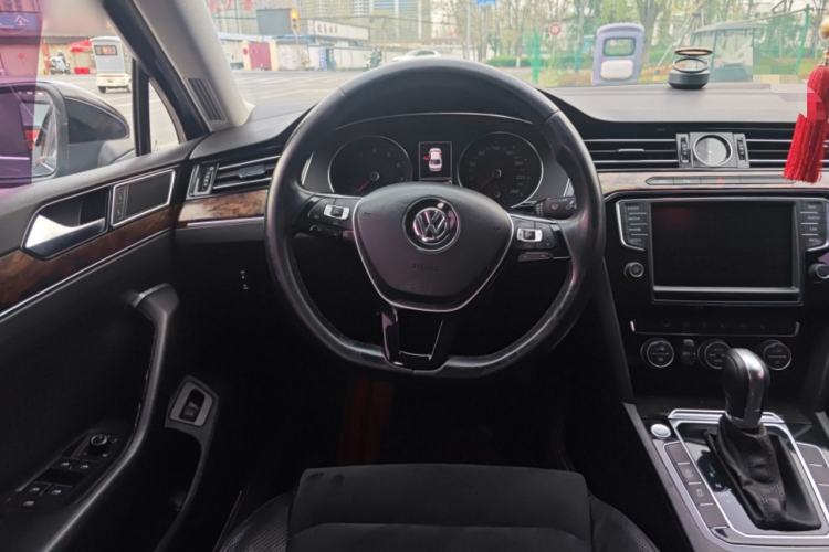 Used Volkswagen Magotan 2017 330TSI DSG Luxury Model Steering Wheel