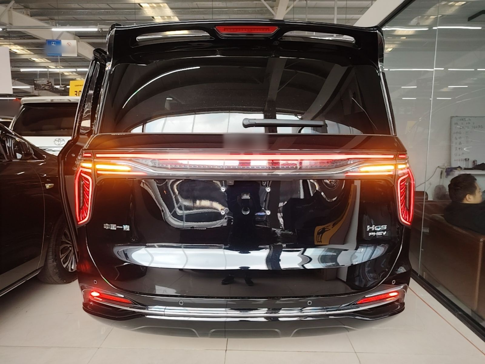 Hongqi HQ9 PHEV 2024 2.0T Four-Wheel Drive Business Edition — снимка 5