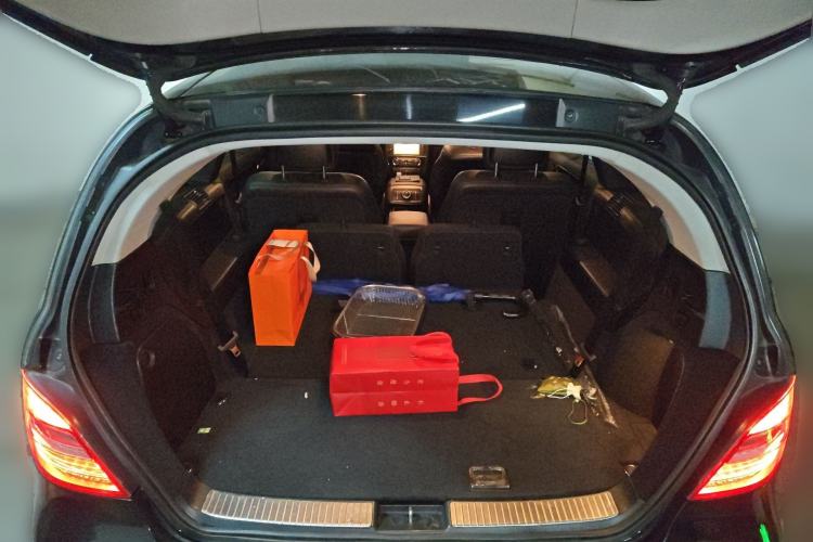 Used Mercedes-Benz R-Class 2014 R 320 4MATIC Luxury Model Trunk