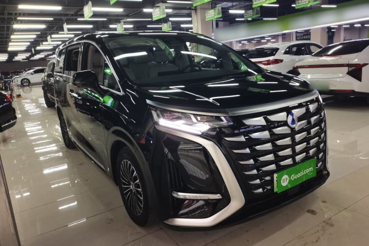 Used Denza D9 2022 DM-i 1040 Prestige Model