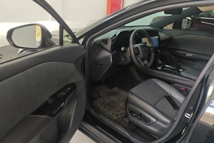 Used Lexus RZ 2023 450e All-Wheel Drive Luxury Edition Interior 3