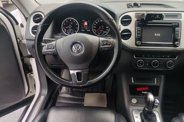 Used Volkswagen Tiguan 2015 1.8TSI Automatic All-Wheel-Drive Luxury Model Steering Wheel