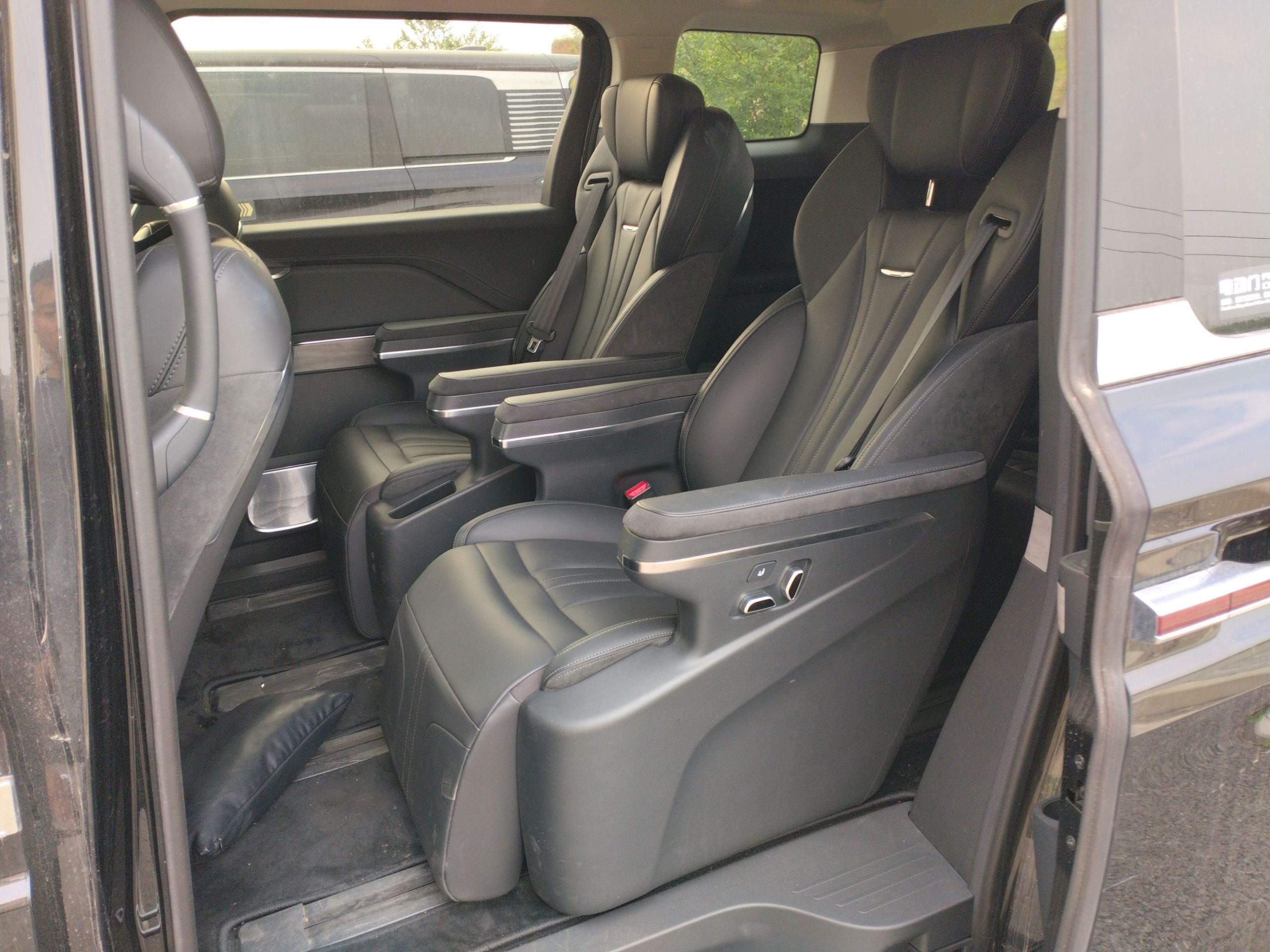 Hongqi HQ9 PHEV 2024 2.0T Four-Wheel Drive Business Edition — снимка 20