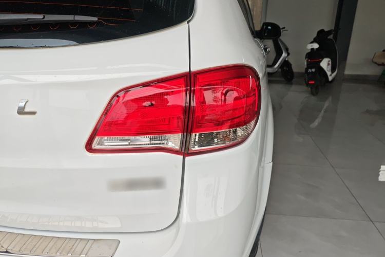 Used Haval H6 2016 Upgraded Model 1.5T Automatic Two-Wheel Drive Elite Version Right Rear Taillight