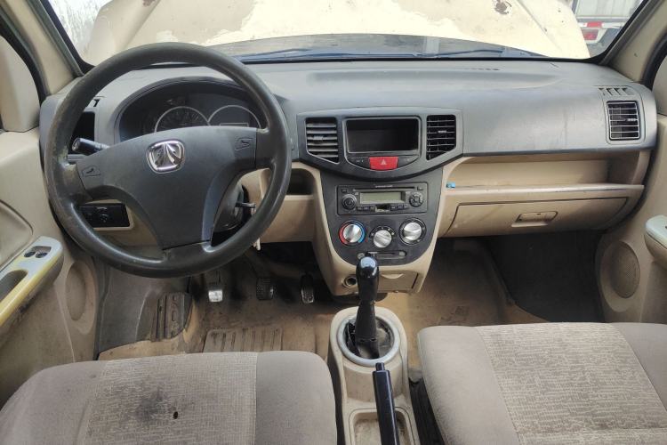 Used BAIC Weiwang 306 2011 1.3L Comfort version 7 seats Center Console