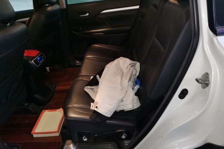 Used Toyota Highlander 2018 2.0T Four-Wheel Drive Luxury Edition 7 Seats China V Emission Standard Left Rear Seat