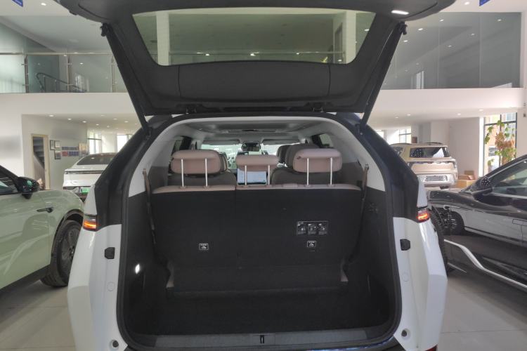 Used XPeng X9 2025 740 Ultra-Long Range Max Trunk