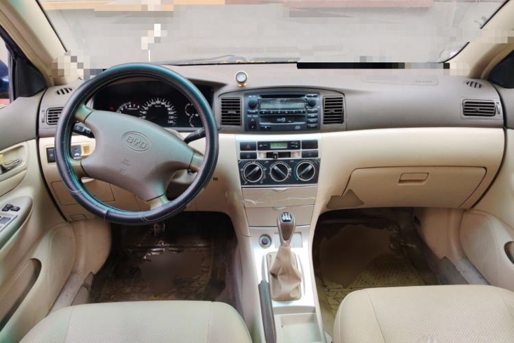 Used BYD F3R 2011 1.5L Comfort Version Center Console