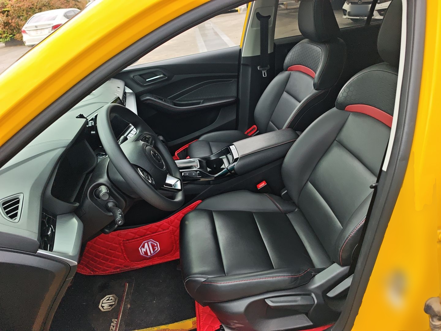 المقاعد الأمامية داخل السيارة