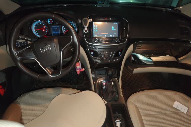 Used Buick Regal 2014 2.0L Leading Fashion Edition Center Console