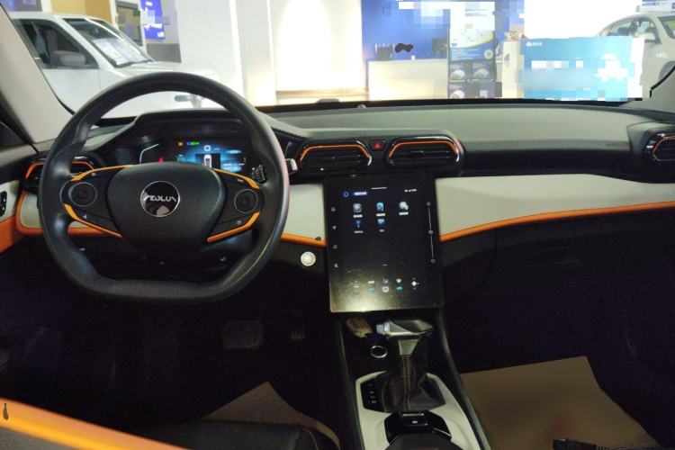 Used Dongfeng Aeolus Yixuan 2023 Mach Edition 1.5L Automatic Chasing Wind Version Center Console