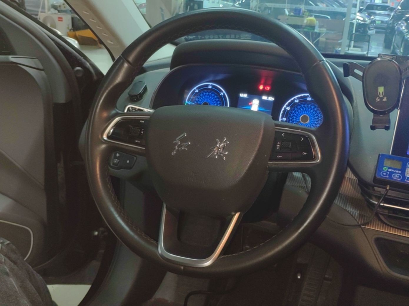 Hongqi E-QM5 2023 Revised Version Basic Travel Edition — снимка 13