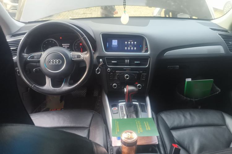 Used Audi Q5 2013 40 TFSI Technology Edition Center Console