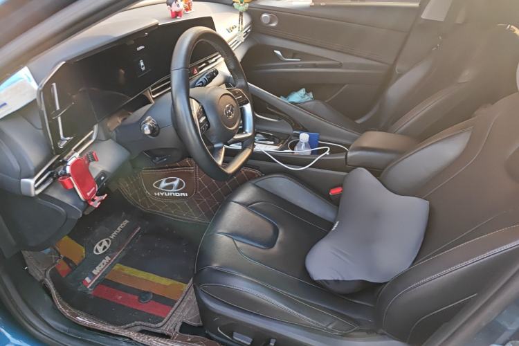 Used Hyundai Elantra 2022 1.5L CVT LUX Prestige Edition Left Front Seat
