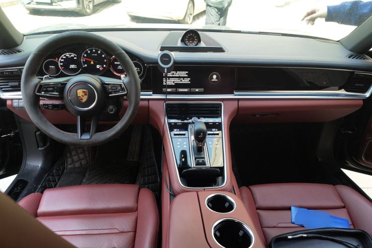 Used Porsche Panamera 2023 Facelifted Panamera 2.9T Platinum Edition Center Console